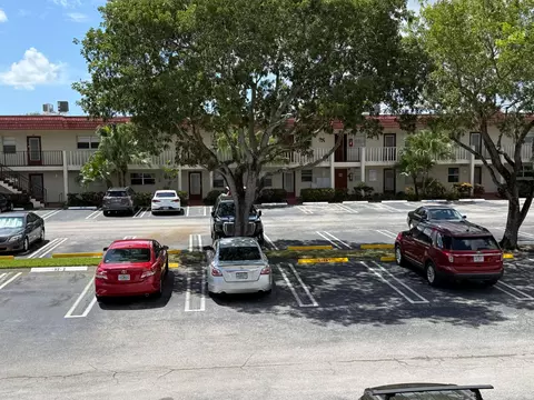 31 Abbey Ln #206, Delray Beach, FL 33446