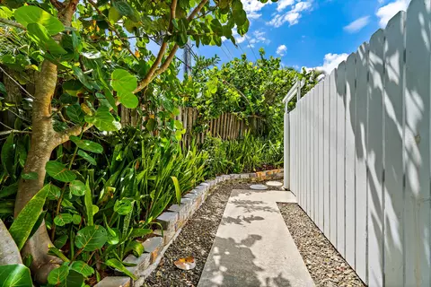 Exterior - 141 E Riverside Dr #6A, Jupiter, FL 33469 photo 5 of 7