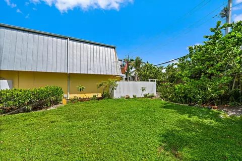 Exterior - 141 E Riverside Dr #6A, Jupiter, FL 33469 photo 7 of 7