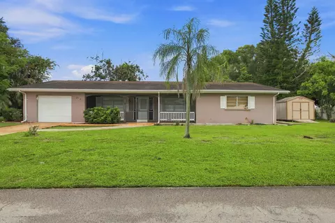 2730 Fairway Dr, Fort Pierce, FL 34982