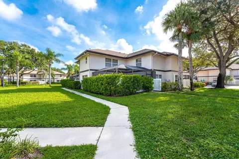 38 Essex Ct #D, Royal Palm Beach, FL 33411