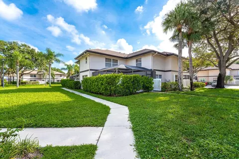 38 Essex Ct #D, Royal Palm Beach, FL 33411