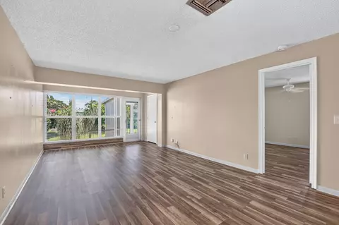 2901 SW 15th St #204, Delray Beach, FL 33445