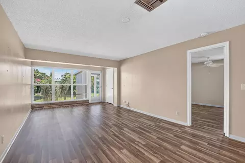 2901 SW 15th St #204, Delray Beach, FL 33445