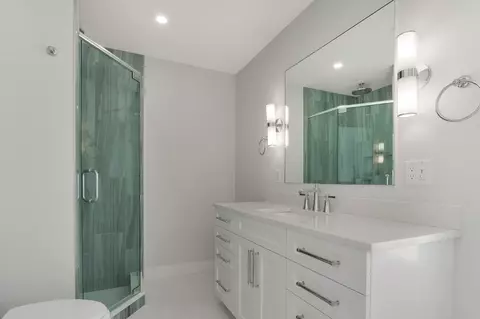 Bath - 6176 Eagles Nest Dr, Jupiter, FL 33458 photo 2 of 3