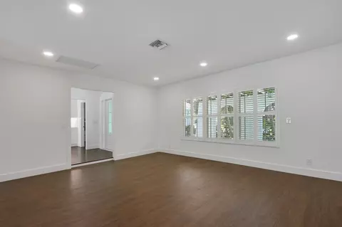 Living - 6176 Eagles Nest Dr, Jupiter, FL 33458 photo 3 of 12