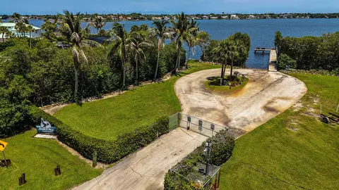 View/Area - 6176 Eagles Nest Dr, Jupiter, FL 33458 photo 1 of 7