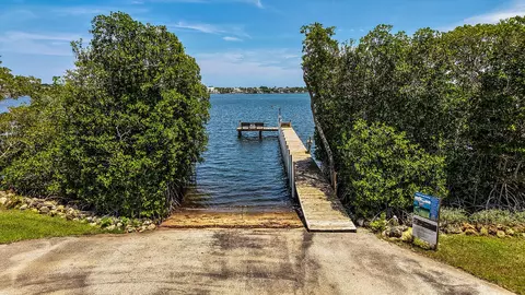 View/Area - 6176 Eagles Nest Dr, Jupiter, FL 33458 photo 2 of 7