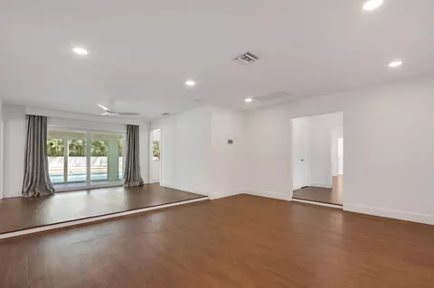 Living - 6176 Eagles Nest Dr, Jupiter, FL 33458 photo 2 of 12