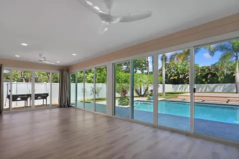 Living - 6176 Eagles Nest Dr, Jupiter, FL 33458 photo 11 of 12