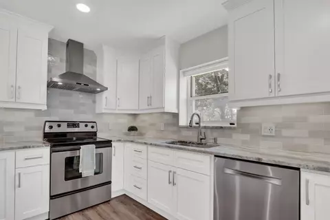 Kitchen - 35 SE Beech Tree Ln, Stuart, FL 34994 photo 3 of 5