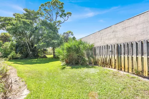 Exterior - 35 SE Beech Tree Ln, Stuart, FL 34994 photo 6 of 11