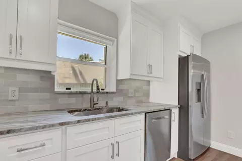 Kitchen - 35 SE Beech Tree Ln, Stuart, FL 34994 photo 4 of 5