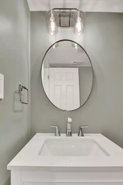 Bath - 35 SE Beech Tree Ln, Stuart, FL 34994 photo 5 of 6