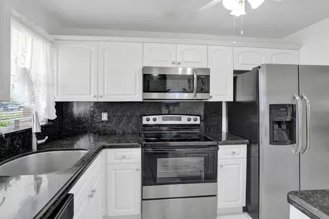 2651 Sunrise Lakes Dr E #104, Sunrise, FL 33322