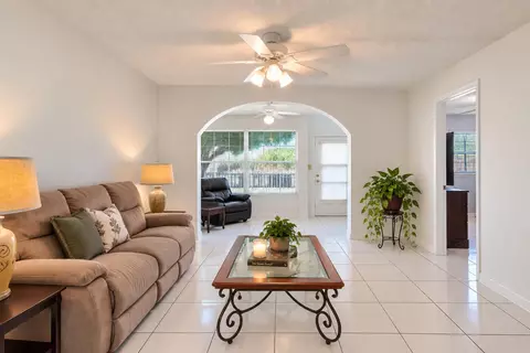 2651 Sunrise Lakes Dr E #104, Sunrise, FL 33322