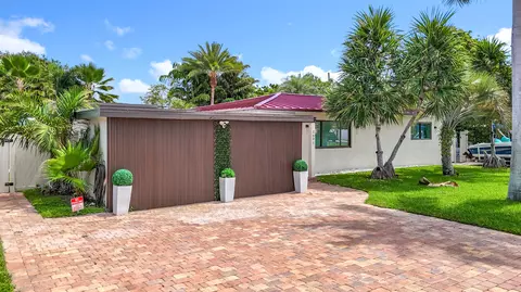 Exterior - 2601 NE 18th St, Pompano Beach, FL 33062 photo 2 of 12