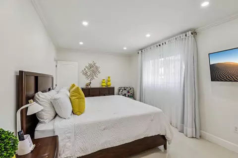 Bedroom - 2601 NE 18th St, Pompano Beach, FL 33062 photo 1 of 10