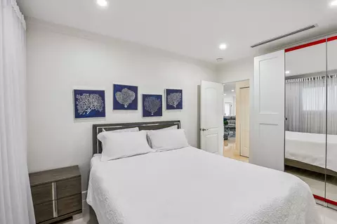 Bedroom - 2601 NE 18th St, Pompano Beach, FL 33062 photo 7 of 10