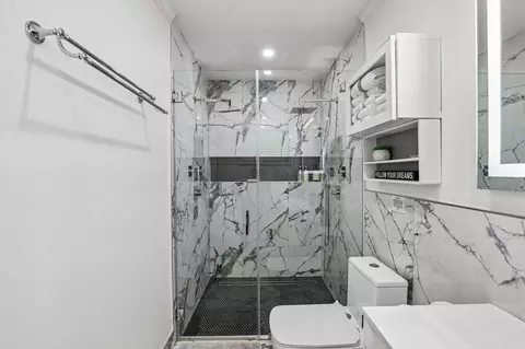 Bath - 2601 NE 18th St, Pompano Beach, FL 33062 photo 1 of 8