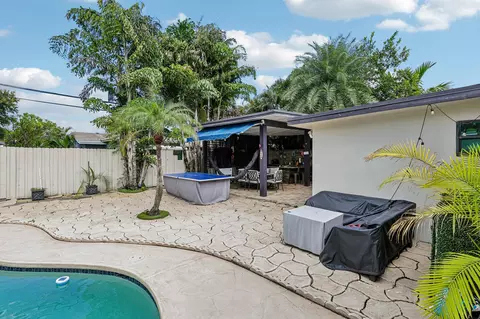 Exterior - 2601 NE 18th St, Pompano Beach, FL 33062 photo 11 of 12