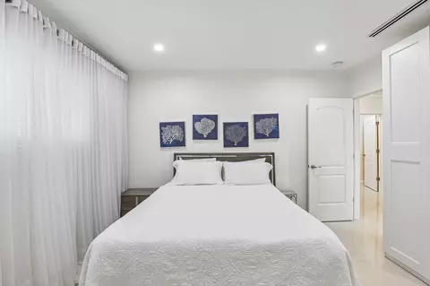 Bedroom - 2601 NE 18th St, Pompano Beach, FL 33062 photo 6 of 10