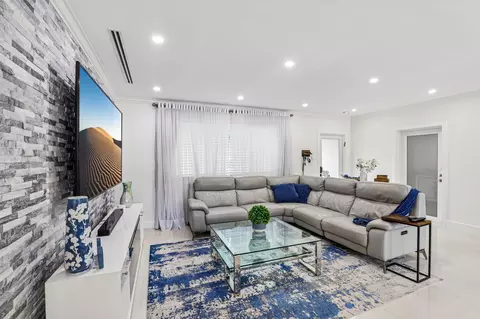 Living - 2601 NE 18th St, Pompano Beach, FL 33062 photo 2 of 3
