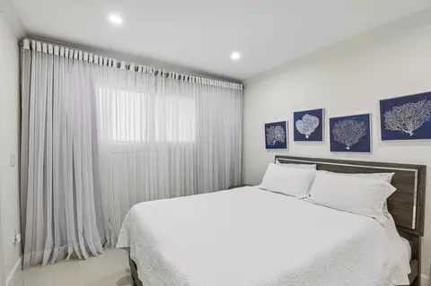 Bedroom - 2601 NE 18th St, Pompano Beach, FL 33062 photo 5 of 10