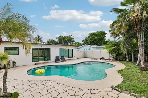 Exterior - 2601 NE 18th St, Pompano Beach, FL 33062 photo 8 of 12