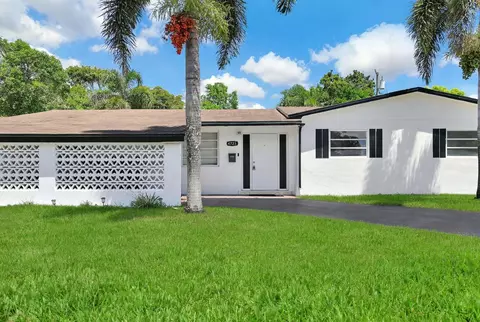 4723 NW 4th St, Plantation, FL 33317