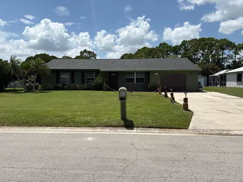 1422 SE Arenson Ln, Port Saint Lucie, FL 34952