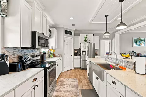 Kitchen - 4944 NE 115th Pl, Okeechobee, FL 34972 photo 3 of 5