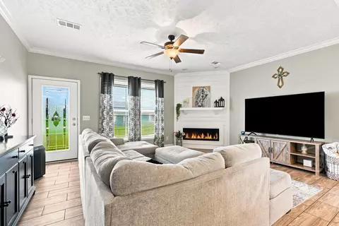 Living - 4944 NE 115th Pl, Okeechobee, FL 34972 photo 3 of 6