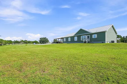 Exterior - 4944 NE 115th Pl, Okeechobee, FL 34972 photo 2 of 12