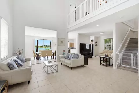 991 NW Leonardo Cir, Port Saint Lucie, FL 34986