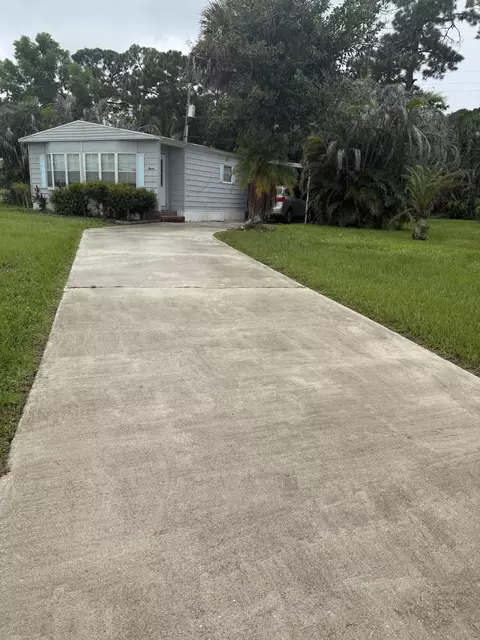 11 SE La Mesa, Port Saint Lucie, FL 34952