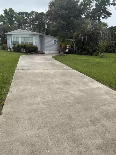 11 SE La Mesa, Port Saint Lucie, FL 34952