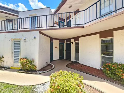 6 Greenway Vlg N #105, Royal Palm Beach, FL 33411