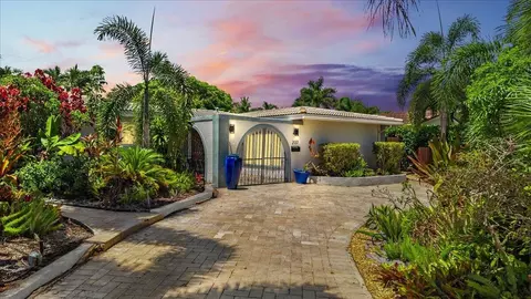 2137 NE 17th Ave, Wilton Manors, FL 33305