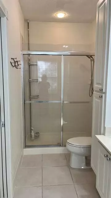Bath - 109 Ashley Ct, Jupiter, FL 33458 photo 2 of 4