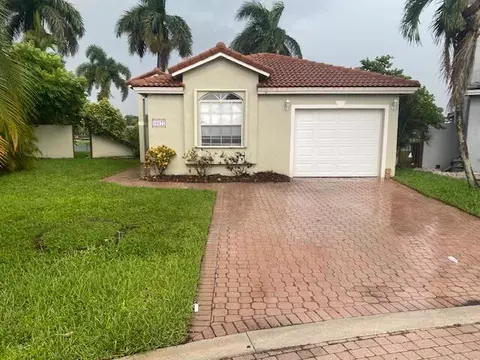 10627 NW 7th St, Pembroke Pines, FL 33026