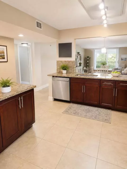 5574 Witney Dr #206, Delray Beach, FL 33484
