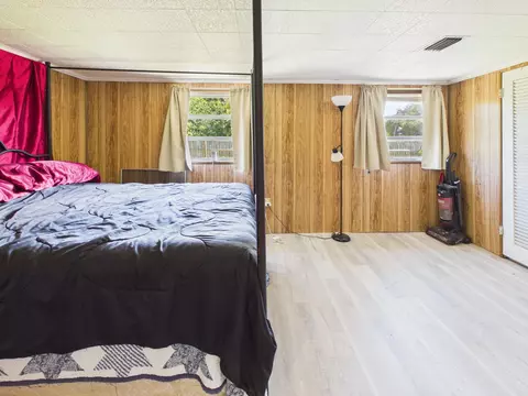 Bedroom - 10601 SE 125th Trl, Okeechobee, FL 34974 photo 3 of 4
