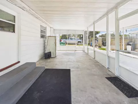 Exterior - 10601 SE 125th Trl, Okeechobee, FL 34974 photo 4 of 6