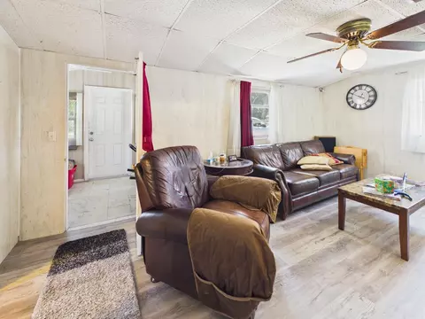 Living - 10601 SE 125th Trl, Okeechobee, FL 34974 photo 4 of 4