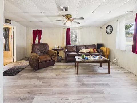 Living - 10601 SE 125th Trl, Okeechobee, FL 34974 photo 2 of 4