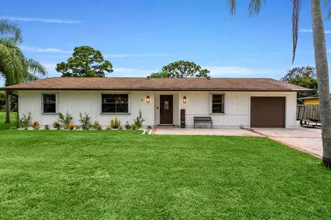 1292 SE Mendavia Ave, Port Saint Lucie, FL 34952