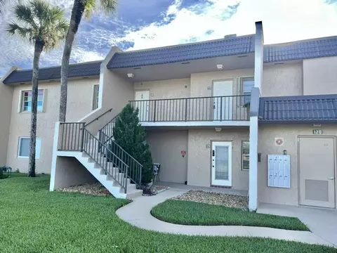 120 Lake Meryl Dr #220, West Palm Beach, FL 33411
