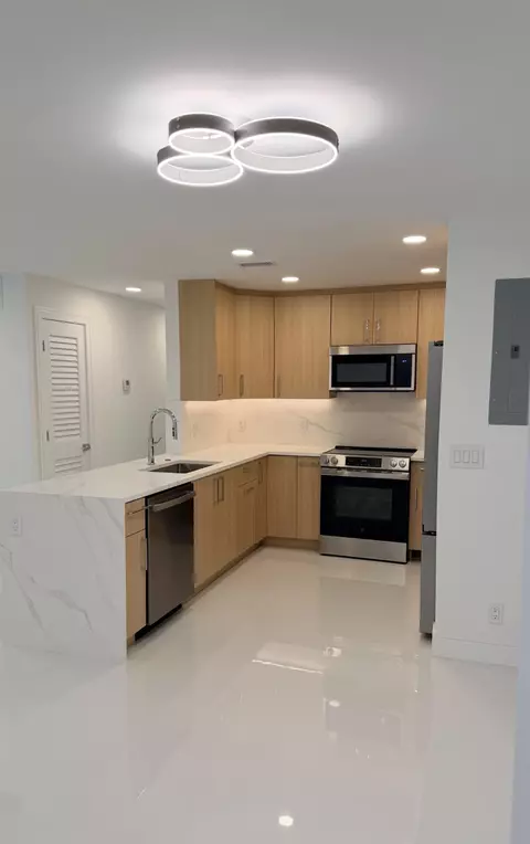 6439 Bay Club Dr #1, Fort Lauderdale, FL 33308