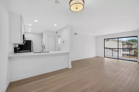 3404 Gardens E Dr #21B, Palm Beach Gardens, FL 33410